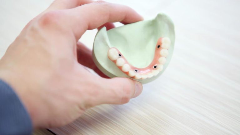 Ortodonta może pomóc nie tylko dzieciom ale też dorosłym